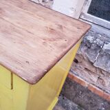 Buffet de campagne jaune citron