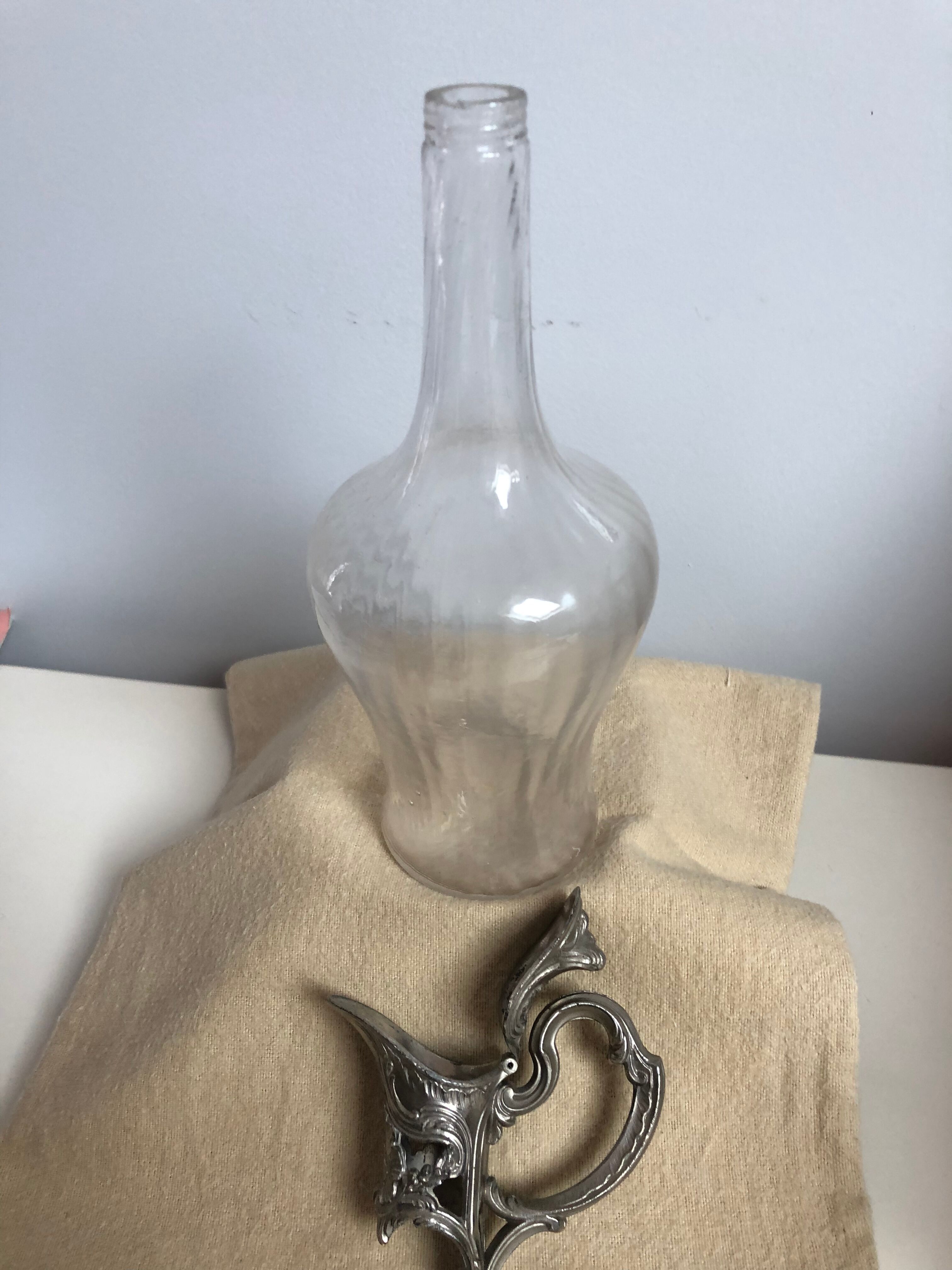 Ewer glass and silver metal