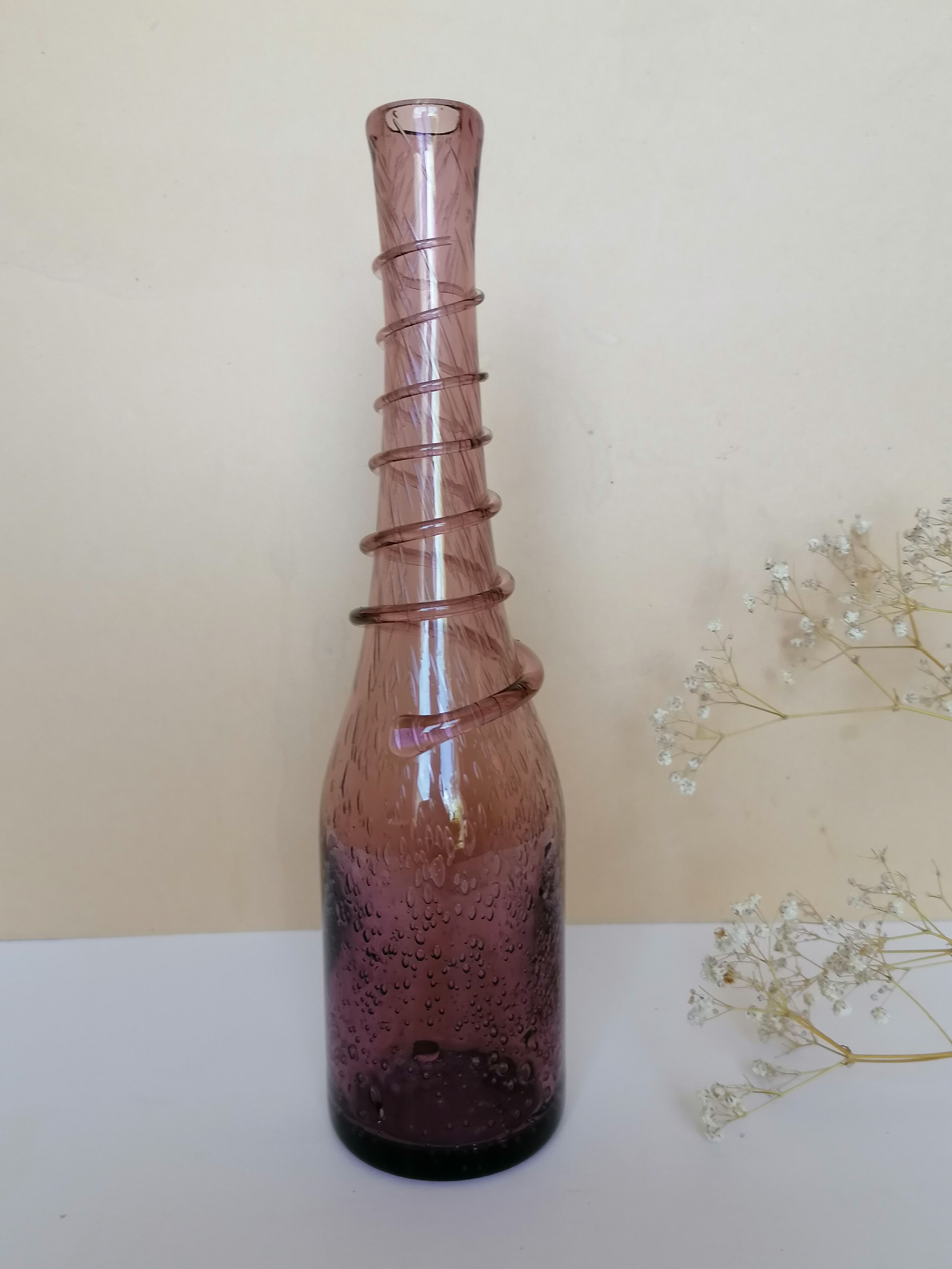 Bubbled glass bottle