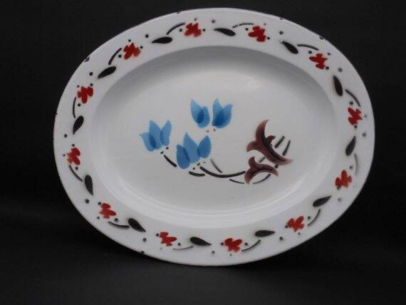 Enamelled sheet metal tray