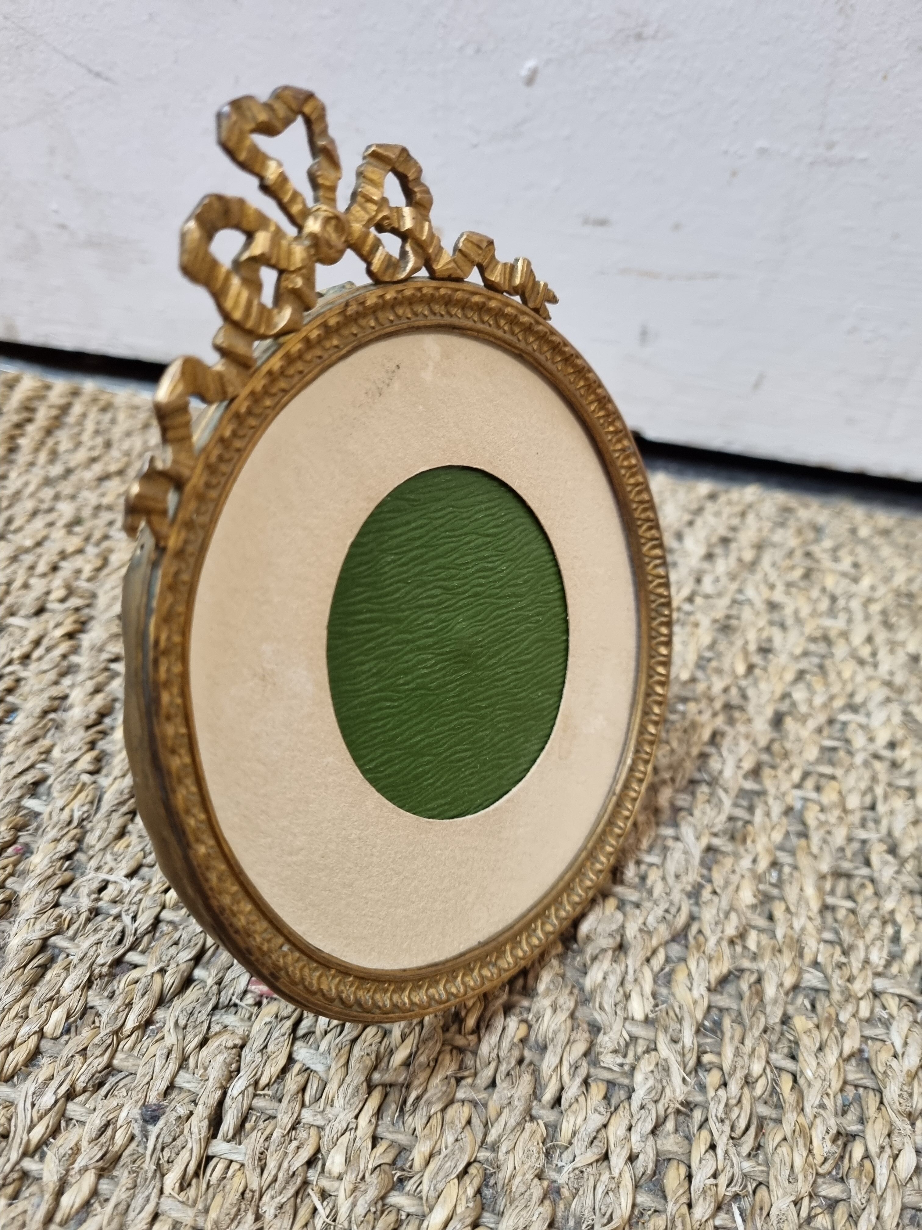 Round frame gilded bronze Louis XVI