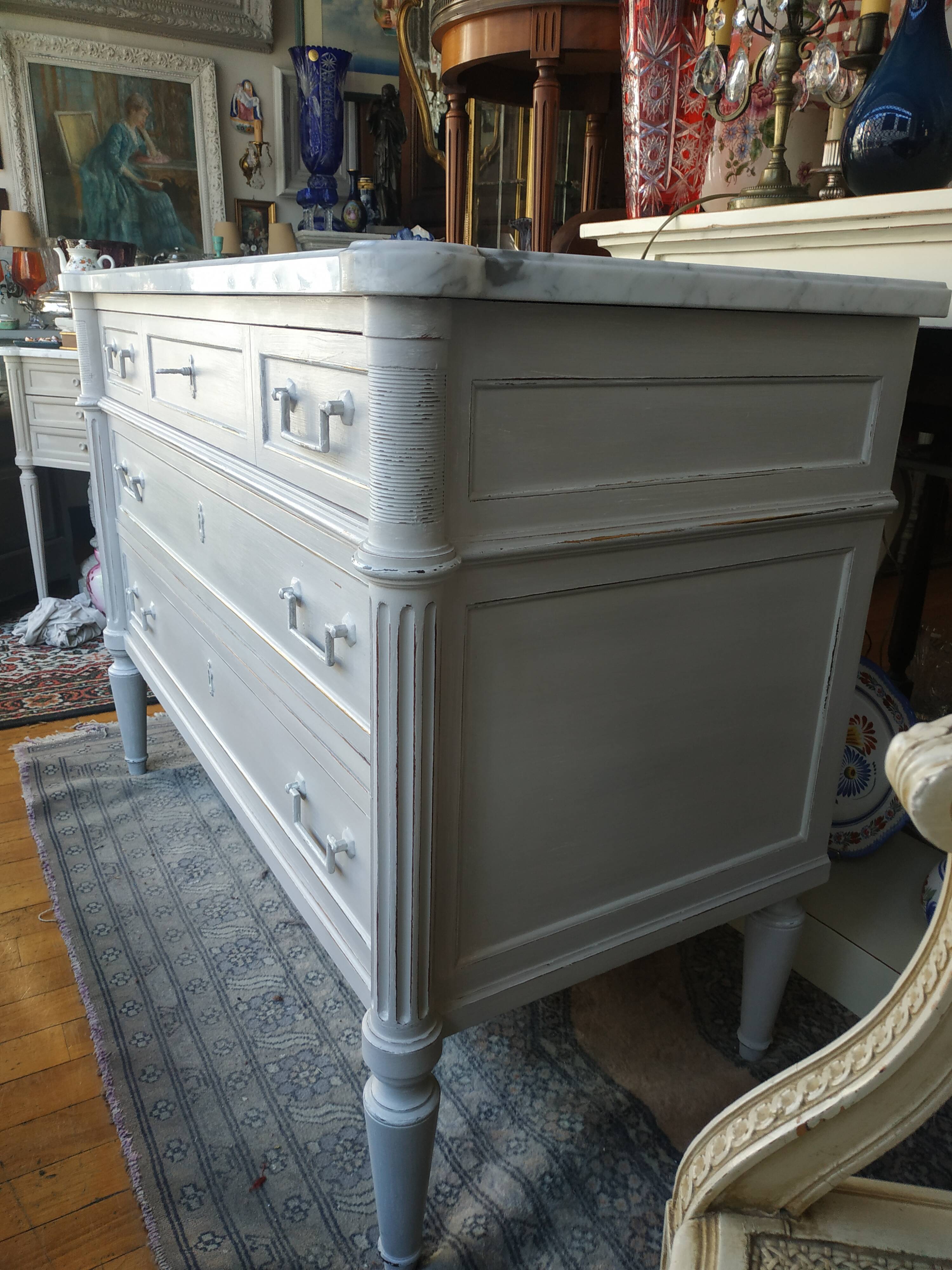 Louis XVI dresser