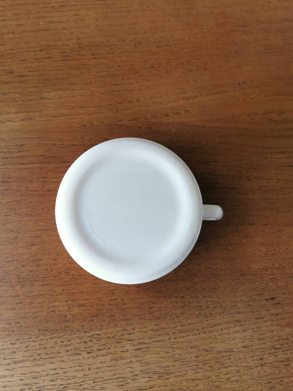 Suite of 4 large vintage cups