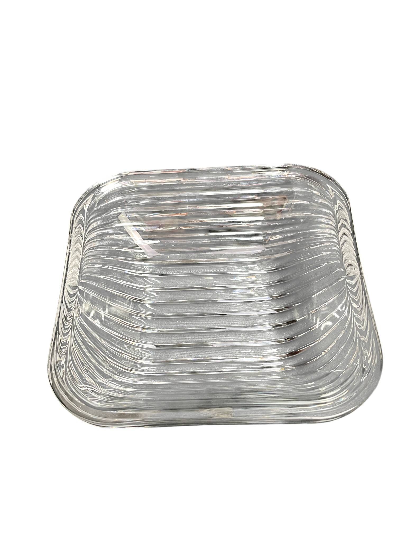 Table art, 20th-century crystal fruit bowl.