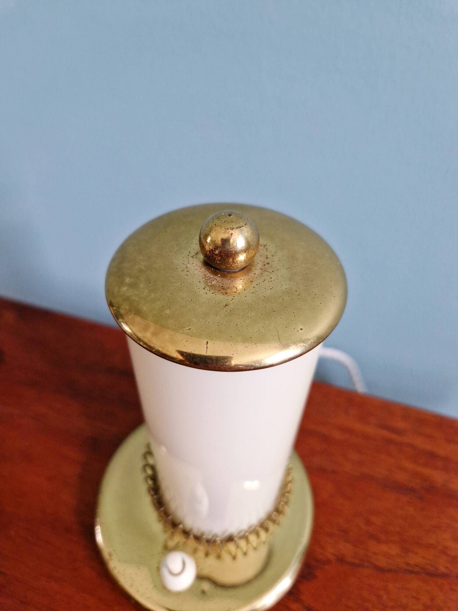 Pair of Mid-Century bedside lamps in brass and cream opaline, 1950.