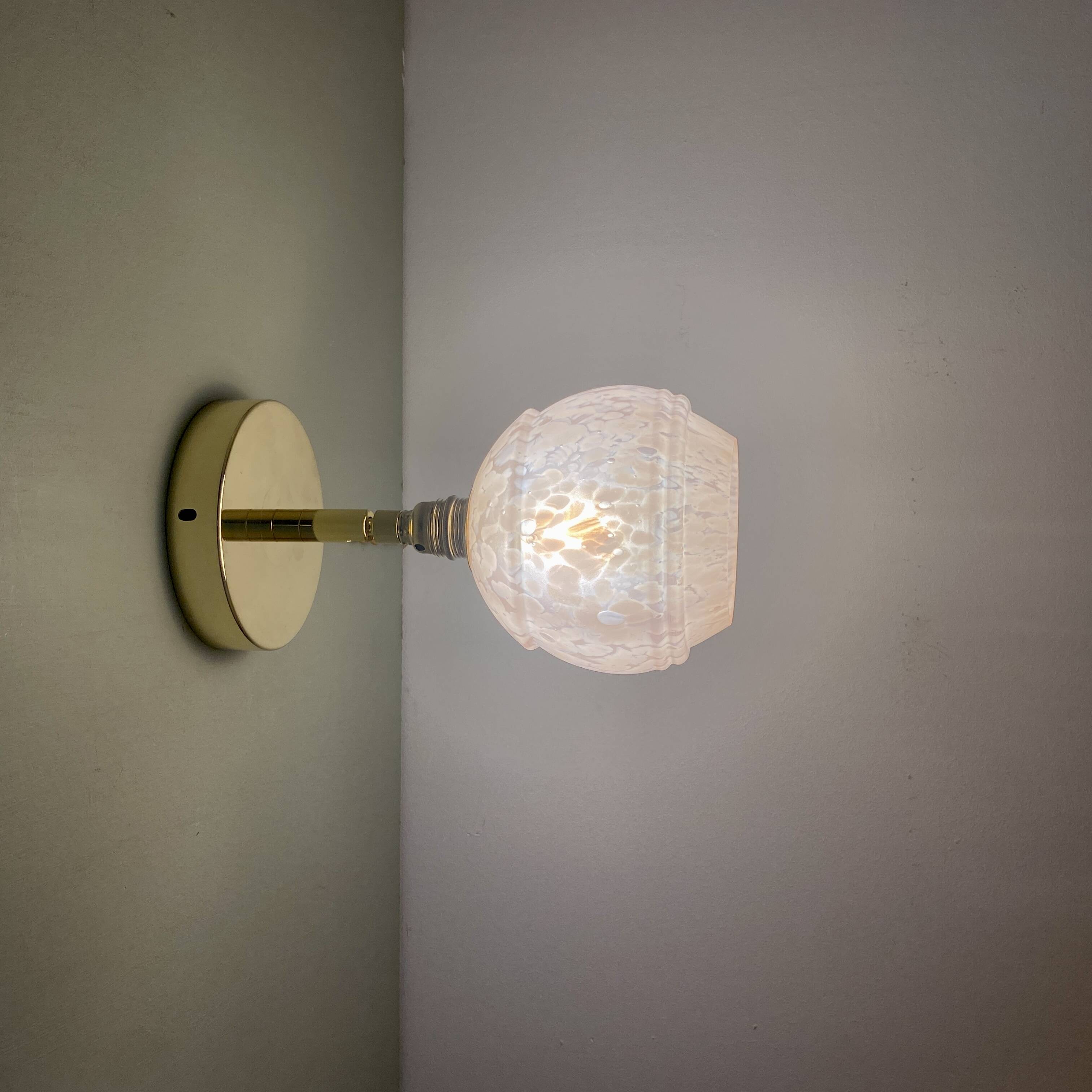 Vinatge tulip wall light in pink CLichy glass