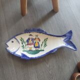 Plat en forme de poisson de la faïencerie Mbfa decor breton