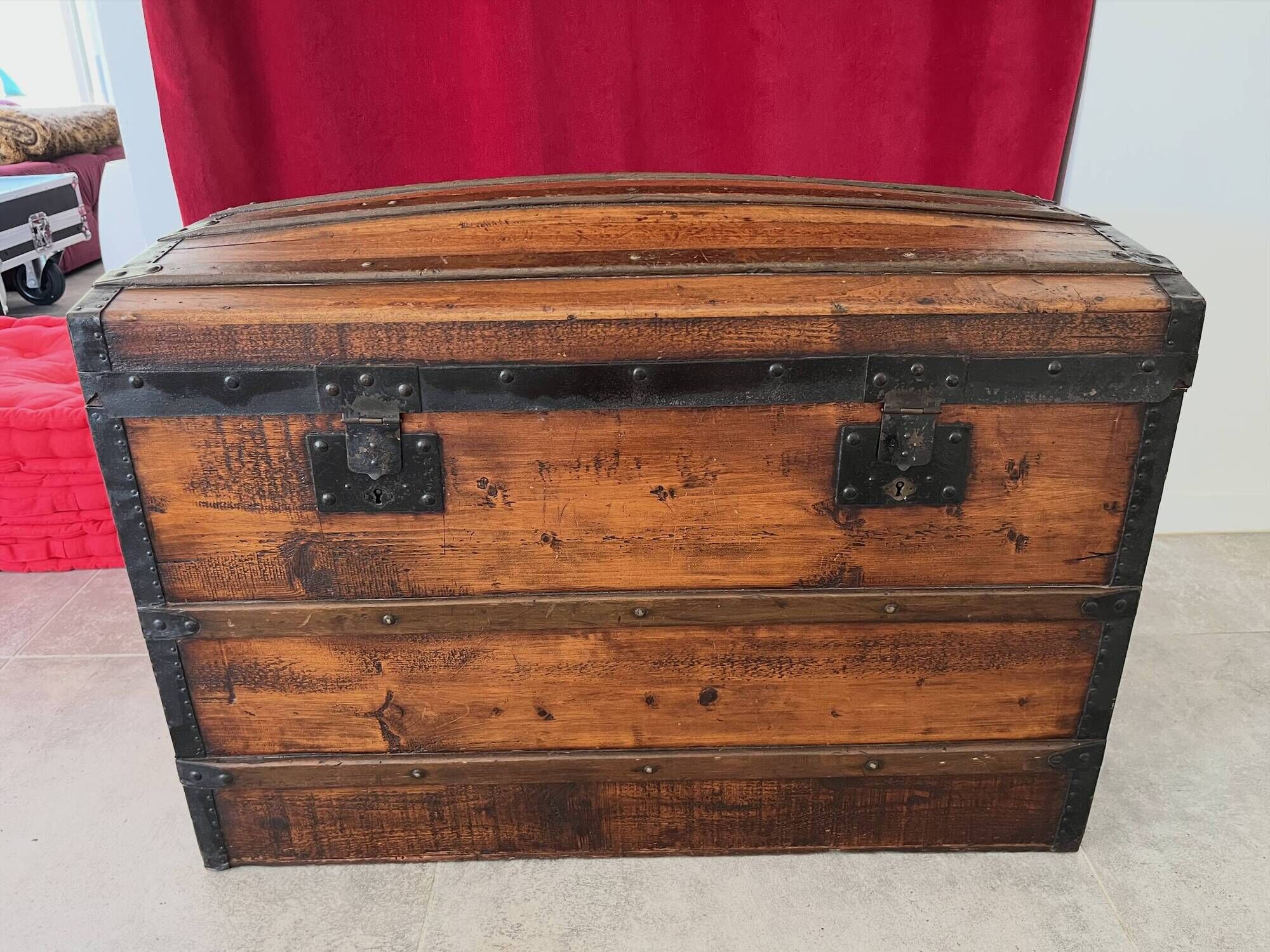 Curved wooden transport trunk from the late 19th to early 20th century.