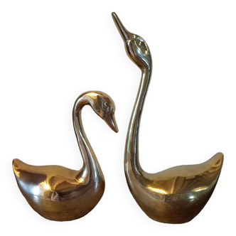 2 decorative swans in vintage brass