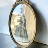 Antique oval metal gold colored brass bronze picture frame