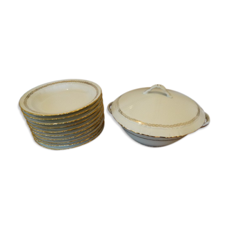 Plates and tureen vintage