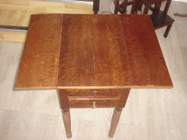 Table à volets en placage de noyer