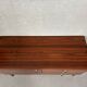 Buffet en noyer de style mid-century moderne