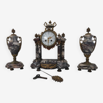 Pendule portique Garniture de cheminée Louis XVI en marbre et bronze