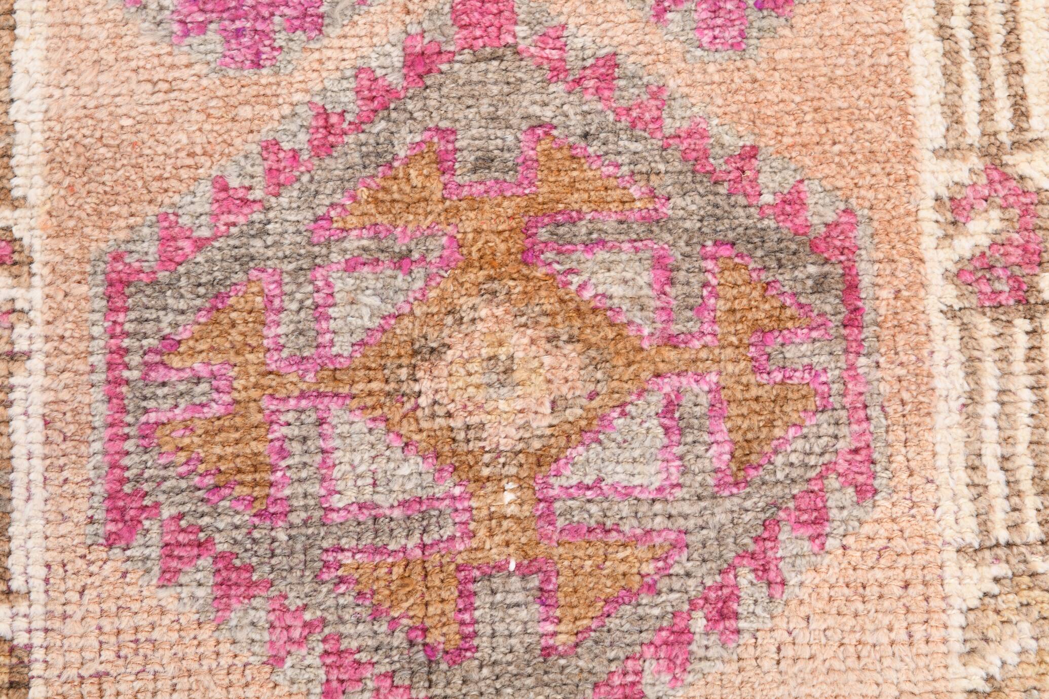 Shades Of Pink Cream Vintage Runner Rug, 85x330Cm