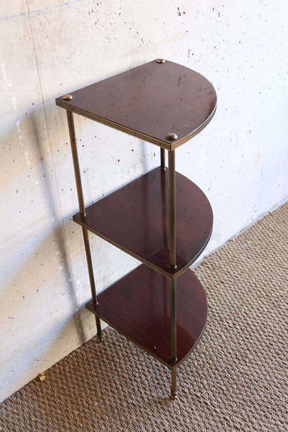 Corner shelf on foot in vintage wood and brass