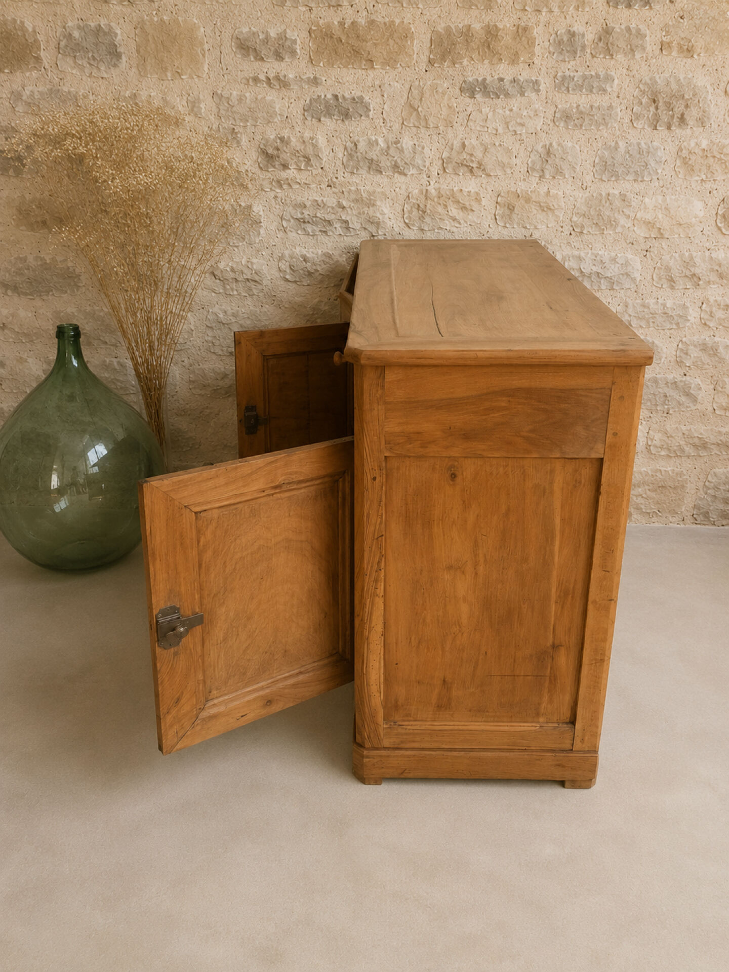 Beautiful low walnut sideboard, sanded.