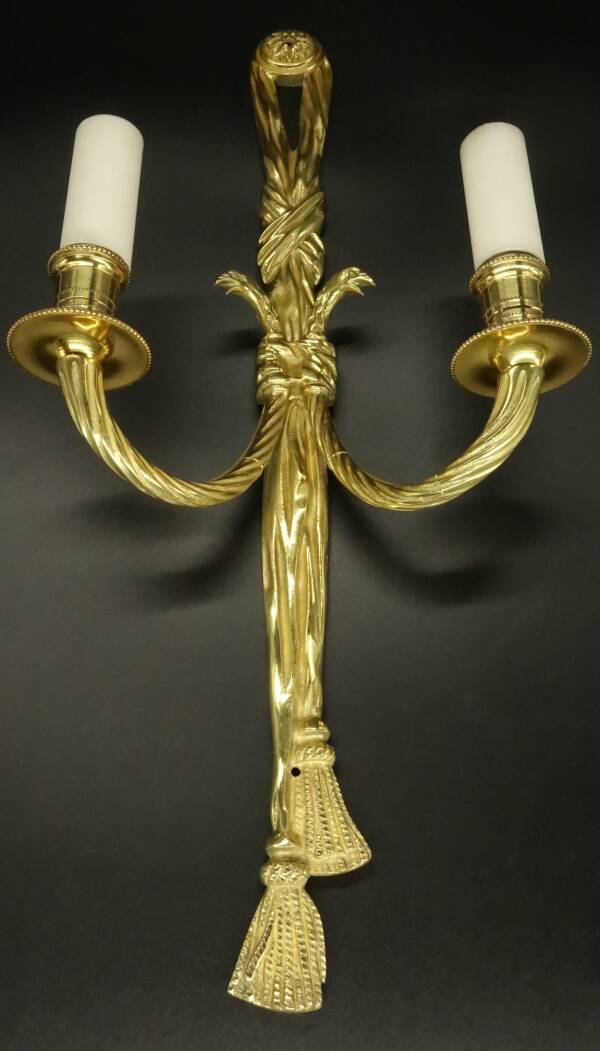 Large pair of wall lights, eagle heads, Louis XVI style from Hettier Vincent - gilded bronze