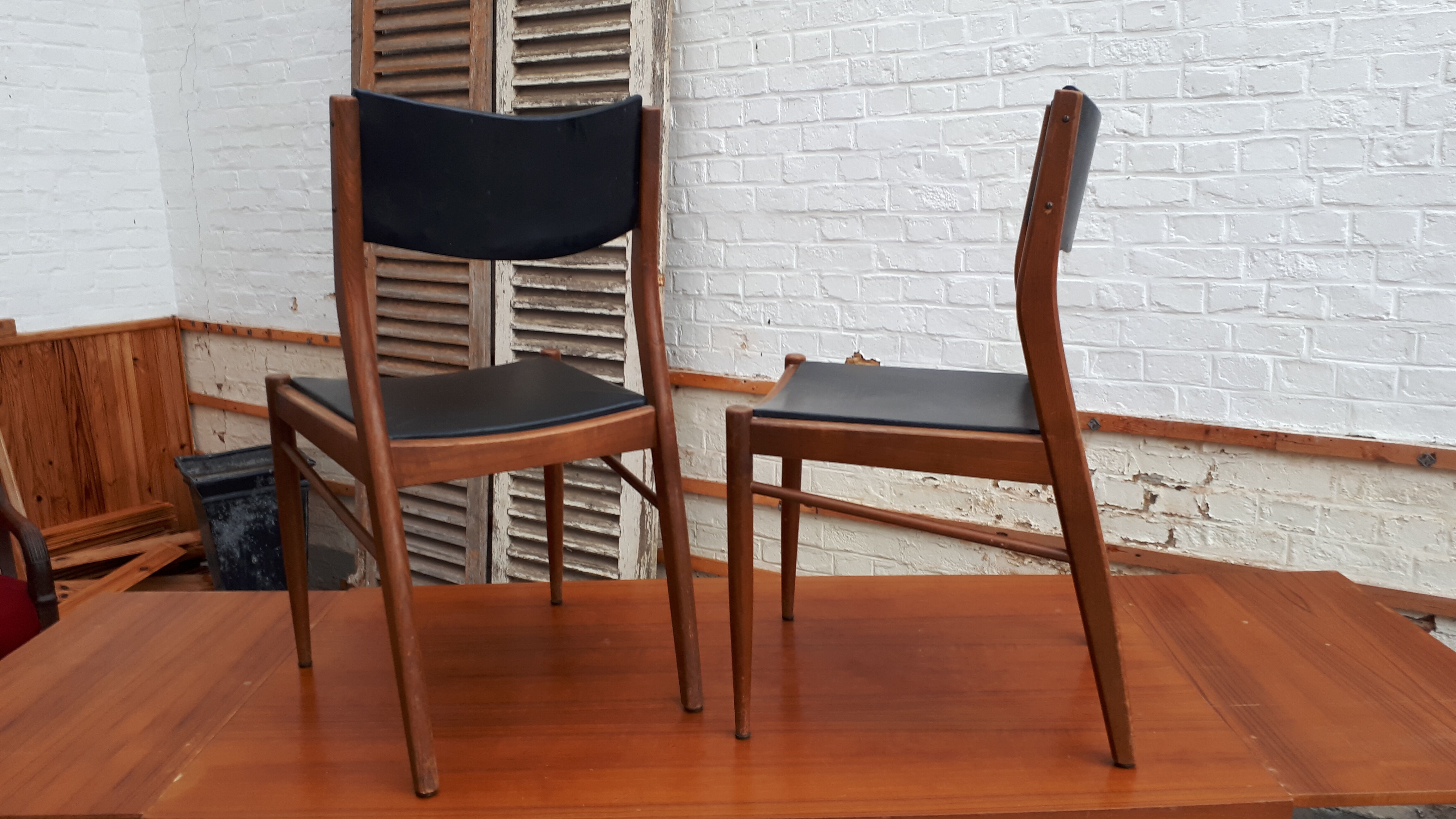Lot of 6 Scandinavian chairs