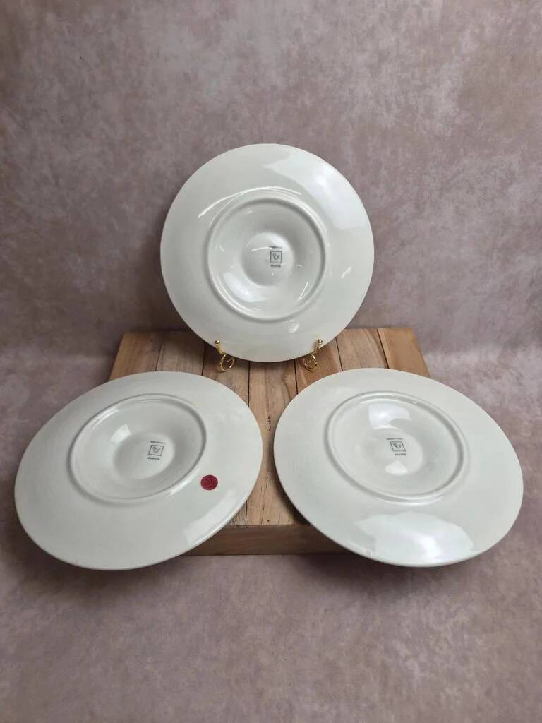 Set of 3 oyster/shell plates Chantilly France – cracked white