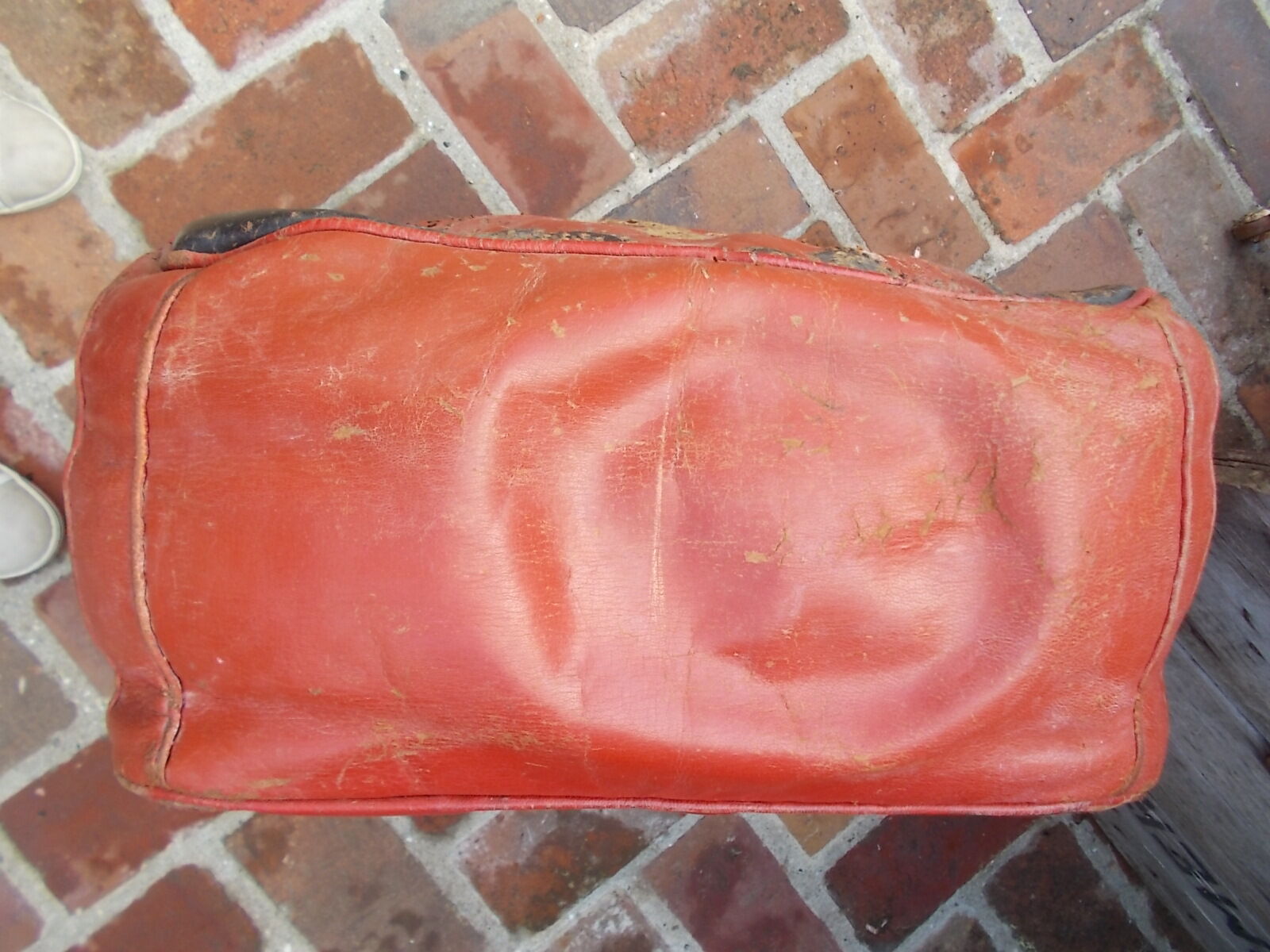 Red and black moroccan pouf