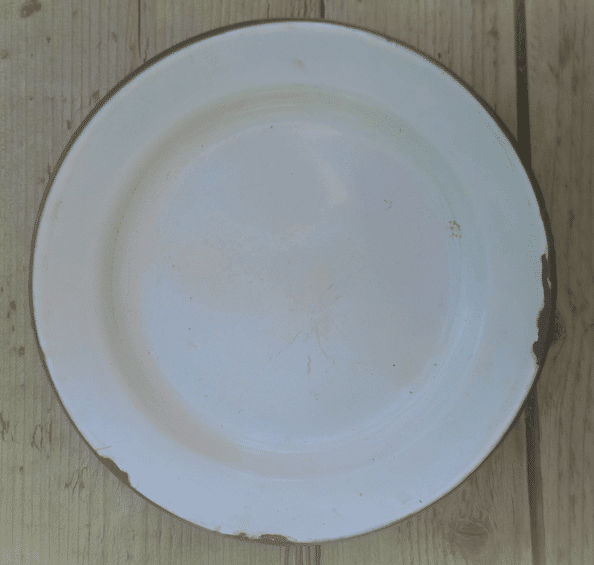 White plates in enamelled sheet metal