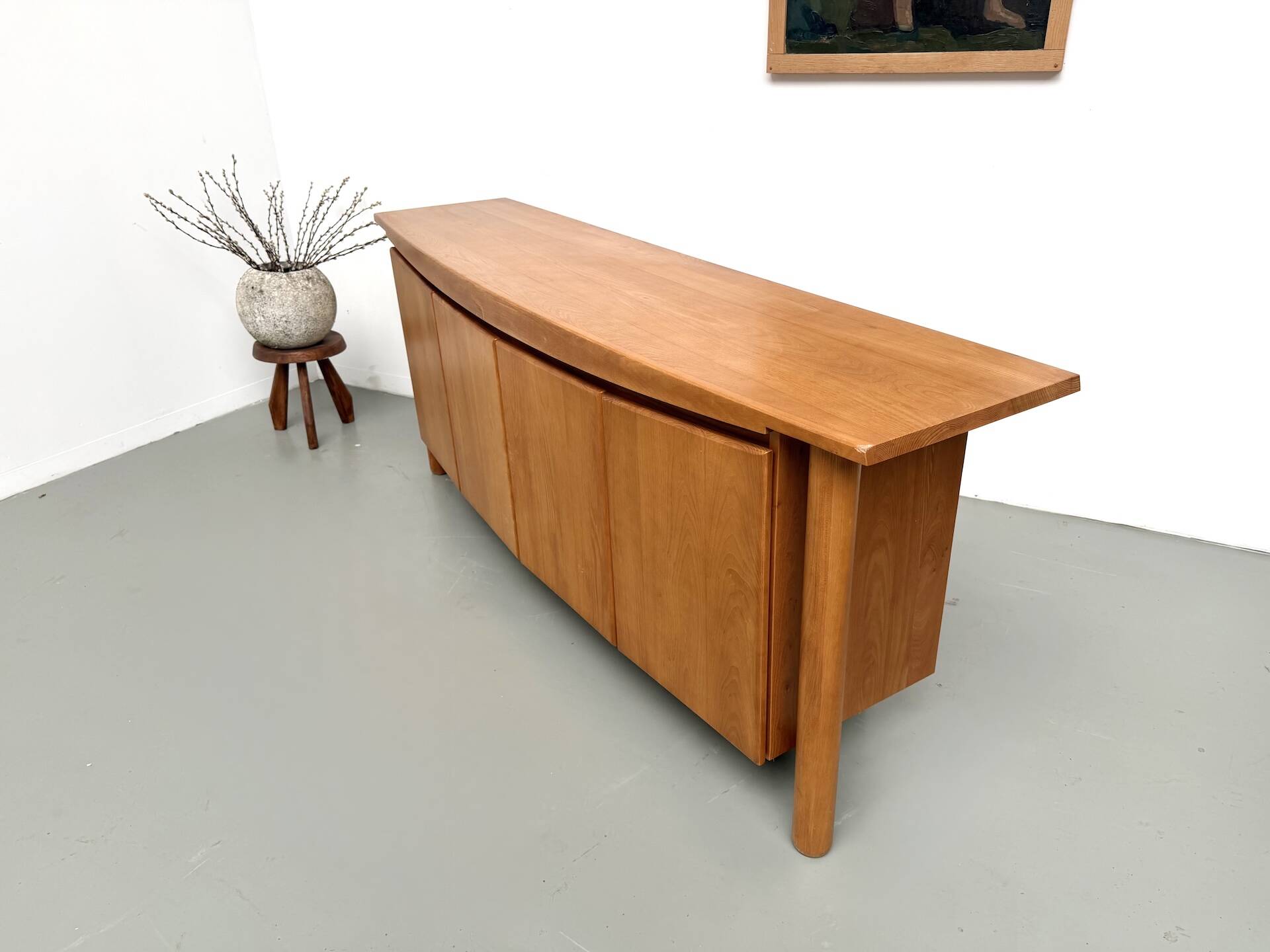 Enfilade galbée Maison Regain en orme massif, 1970