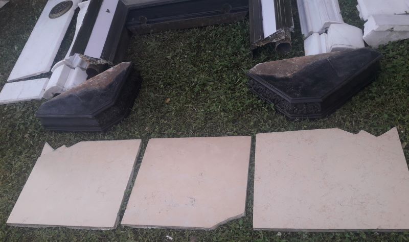 Fireplace XIX ° marble louis XV style with narrowed and floor slabs