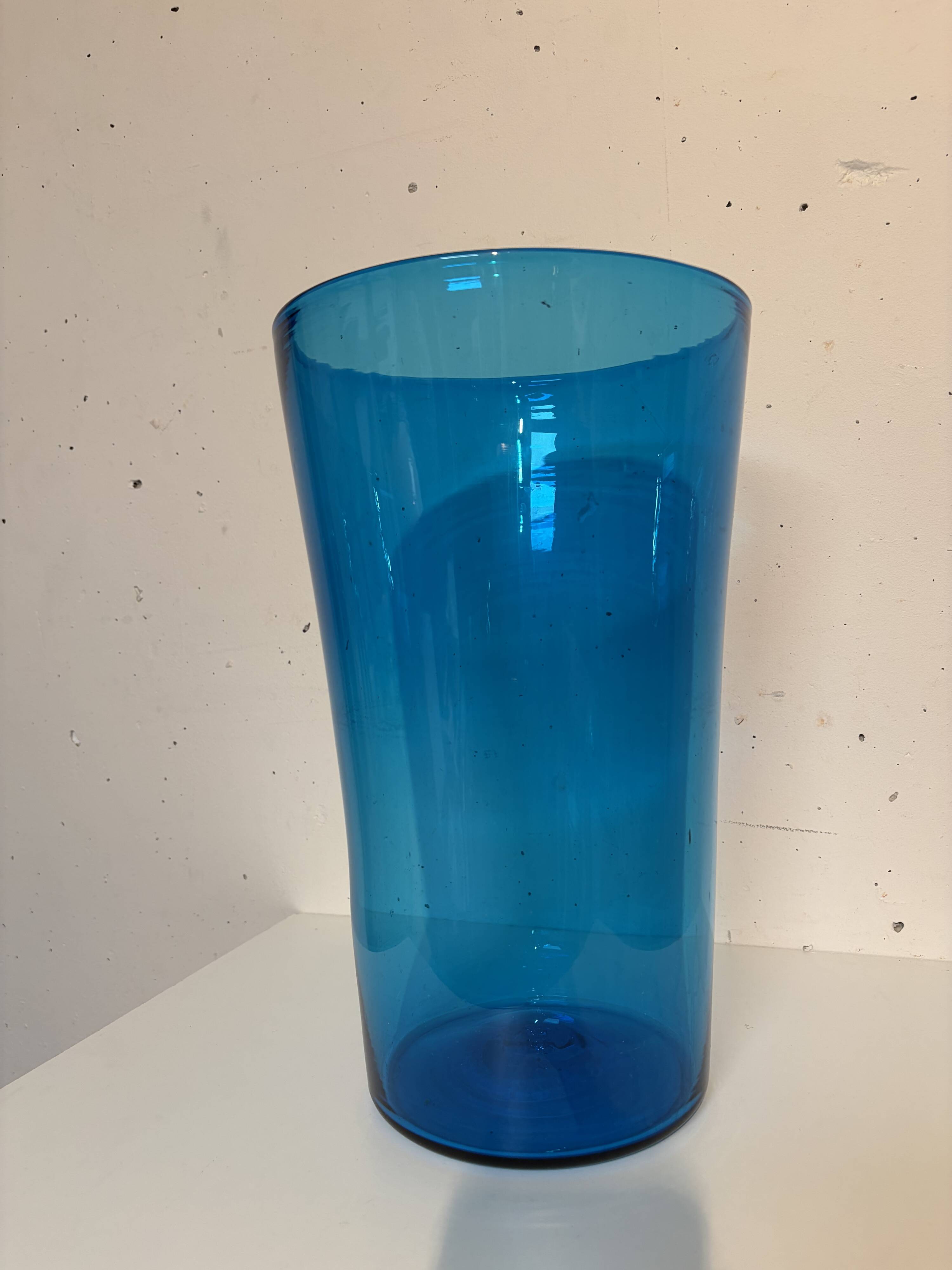 Grand Vase en verre soufflé bleu Empoli