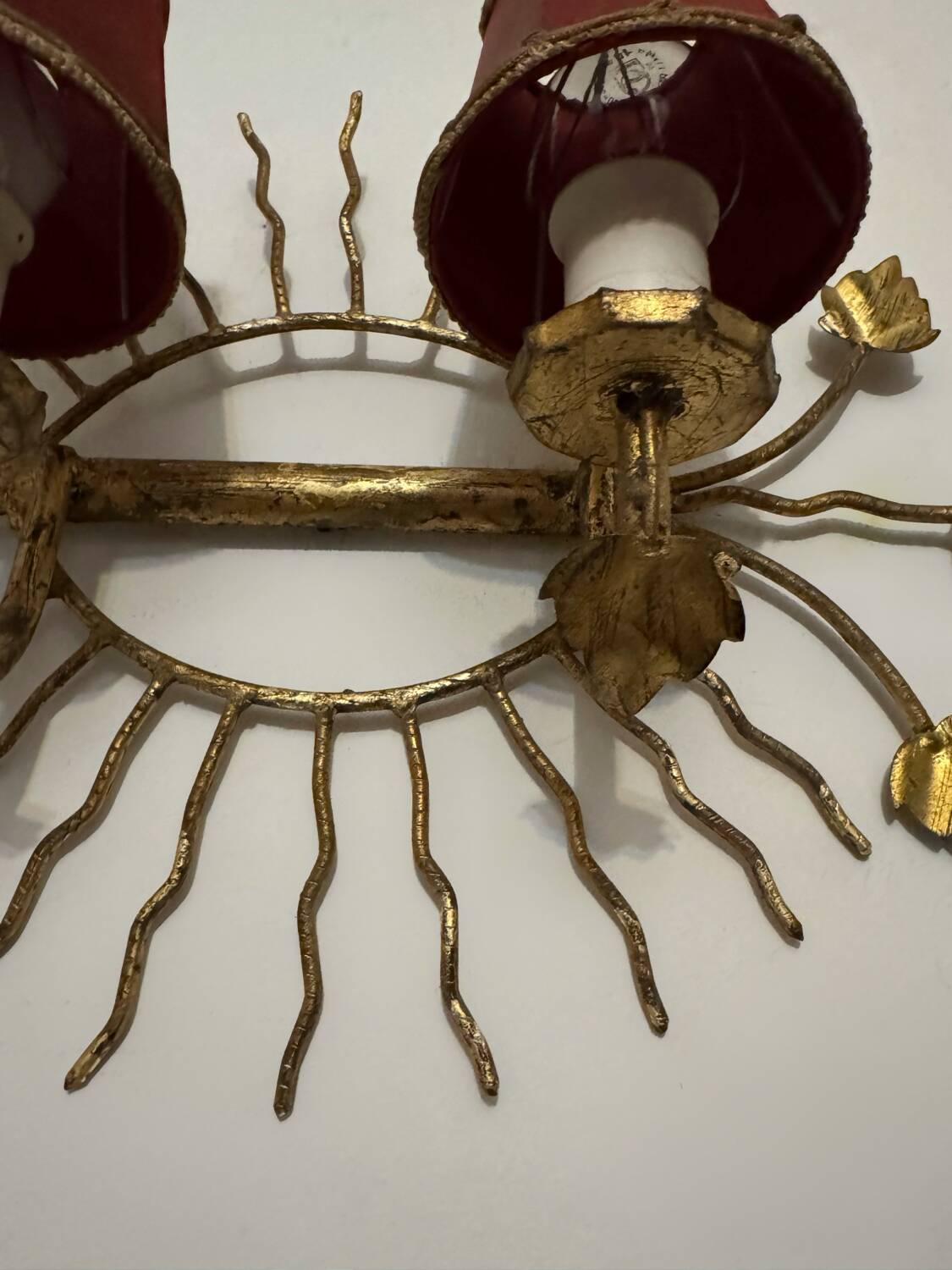 Applique soleil feuillage dorée années 60