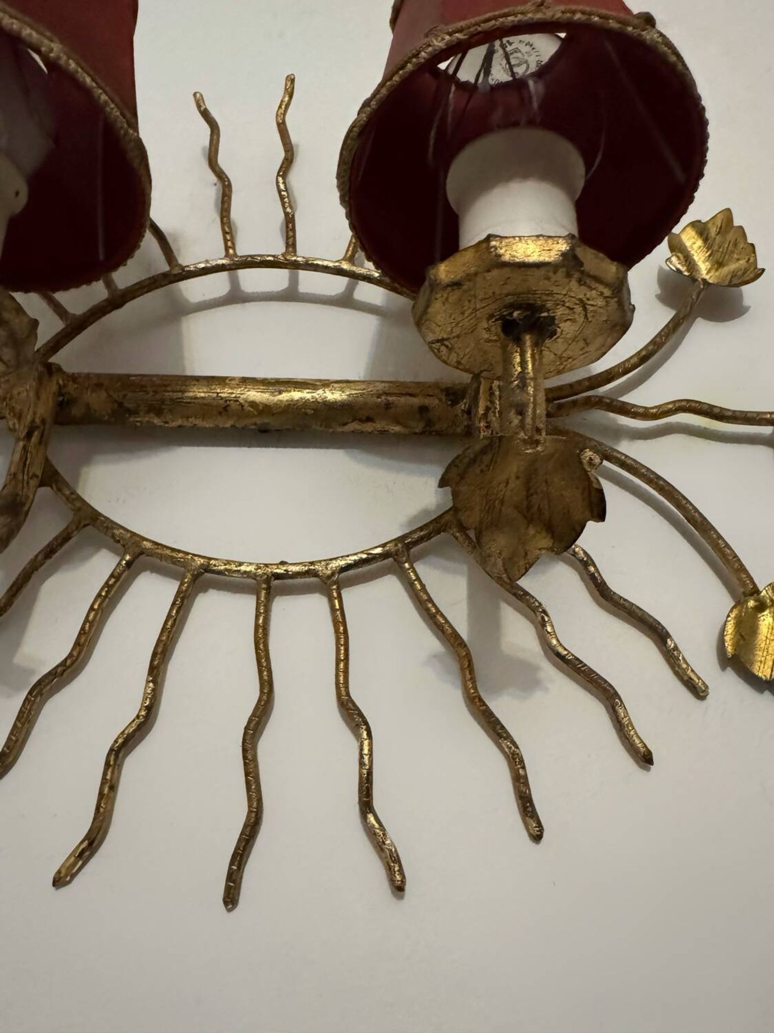Applique soleil feuillage dorée années 60