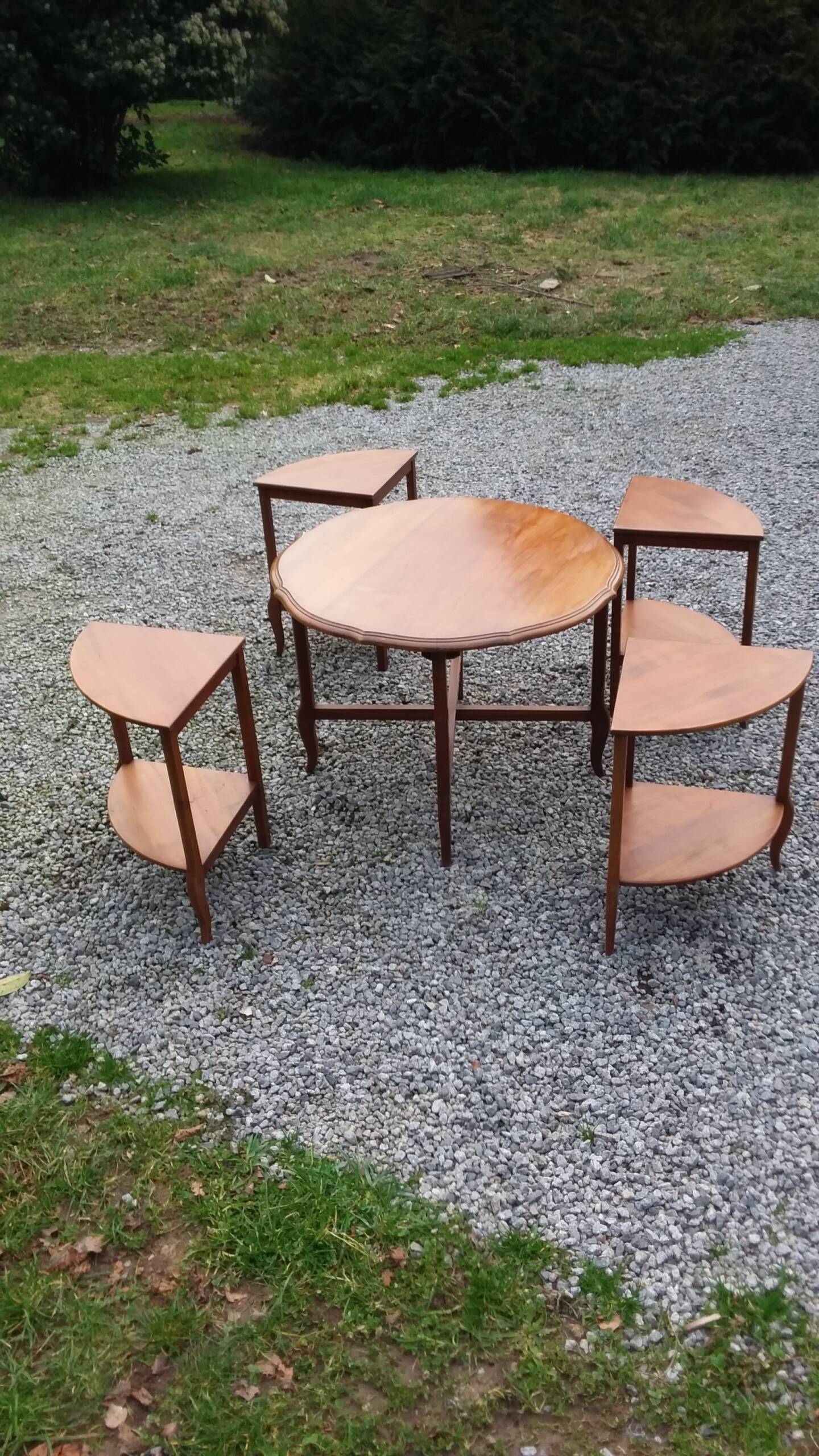 Coffee table nesting tables in cherry wood in classic style from the 60s/70s