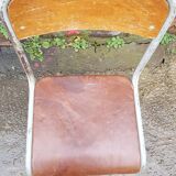 Chaise vintage datée 1955 assise en cuir