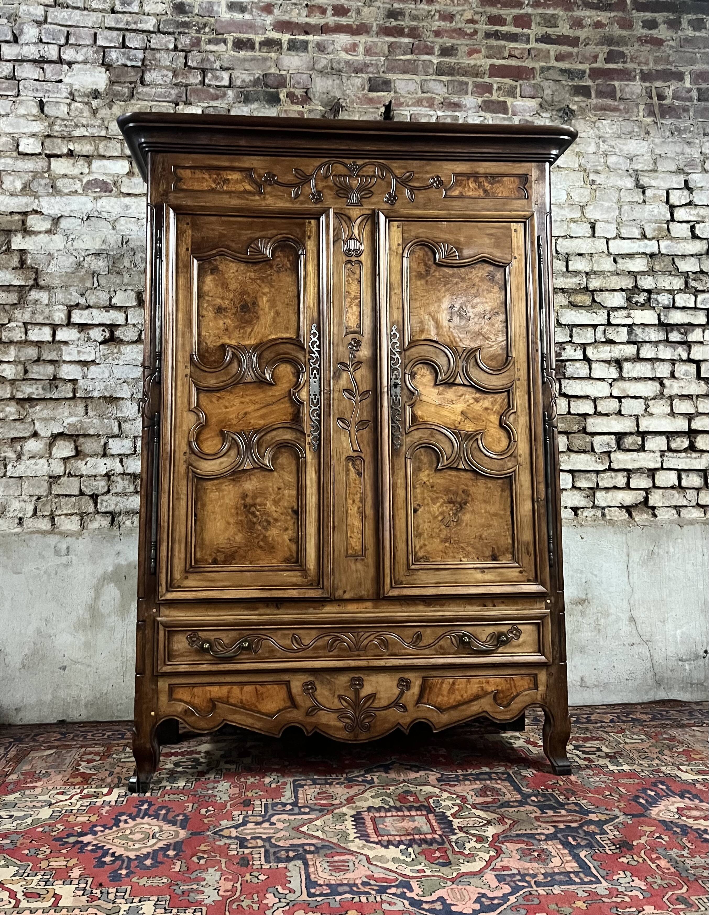 Wardrobe in walnut and burr walnut from louis xv xviii eme century
