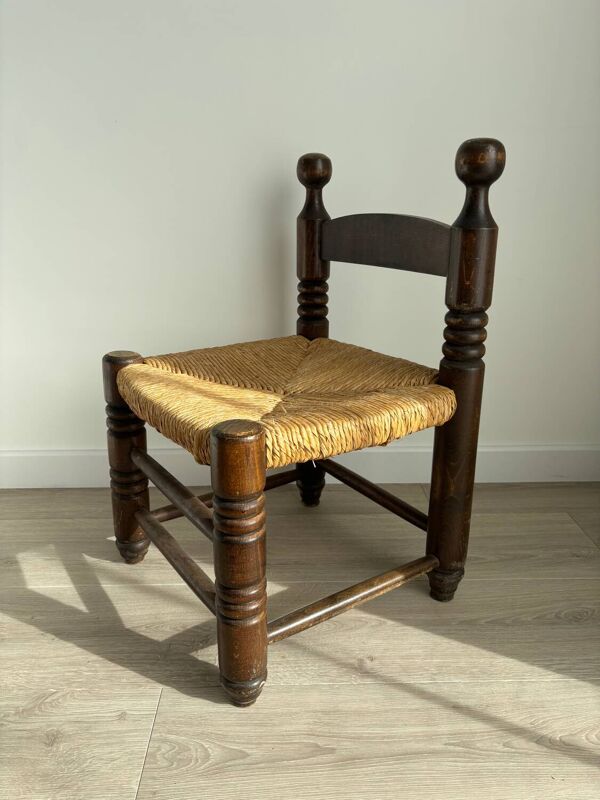 Chaise basse, de cheminée vintage style Charles Dudouyt en bois et paille