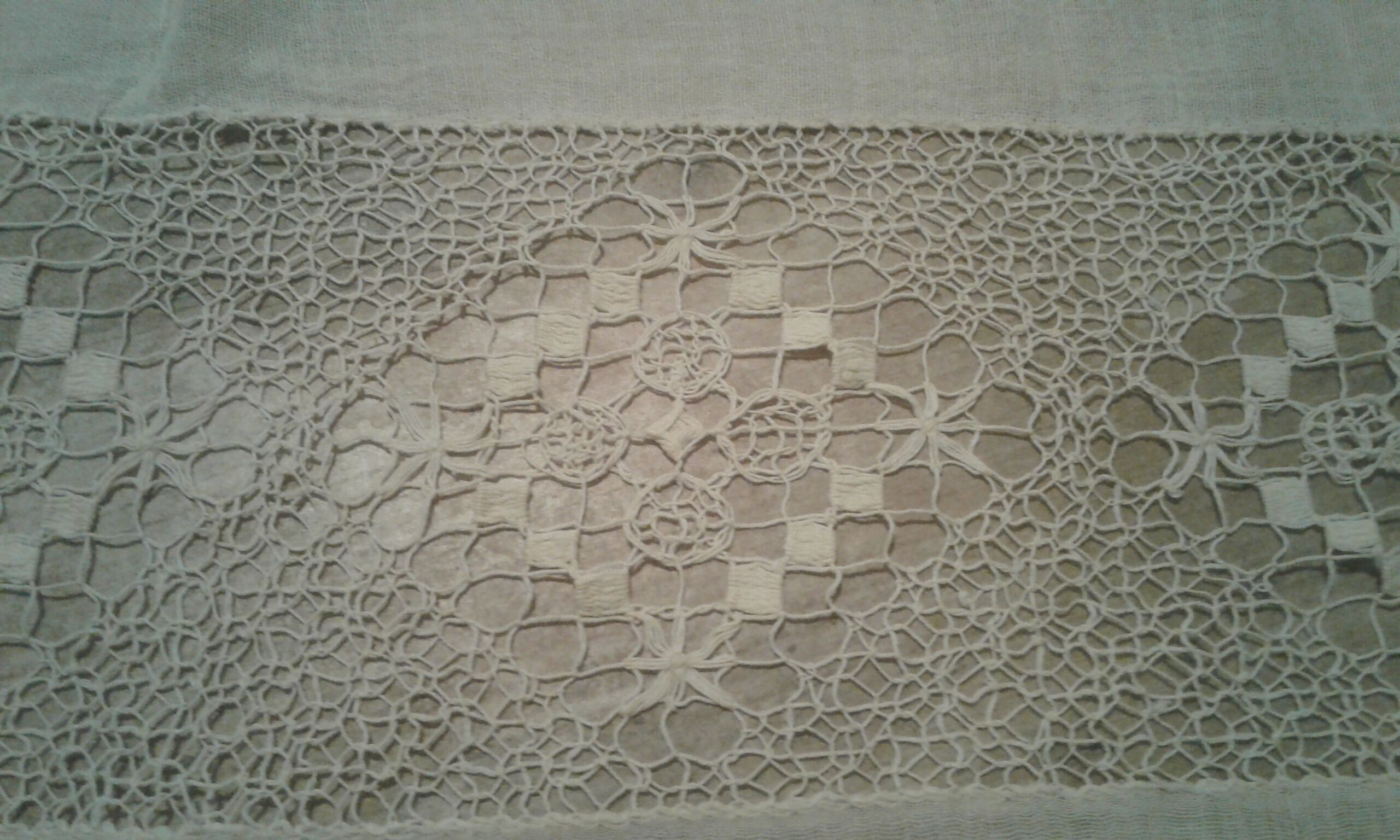 Antique tablecloth .tulle/lace quality 225cmx225cm .n°48