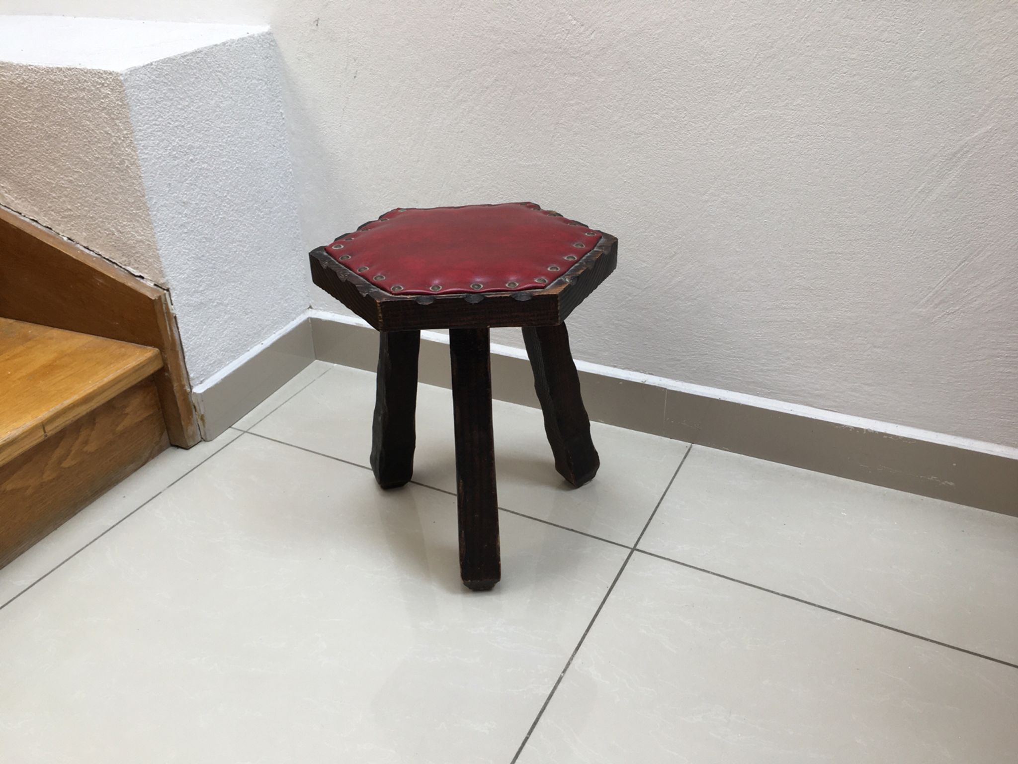 Tabouret tripode espagnol