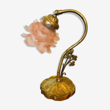Lamp has ask floral decoration