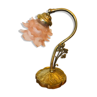 Lamp has ask floral decoration
