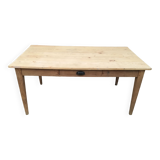 Closing table a drawer