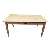Closing table a drawer