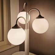 Lampe de table en métal blanc vintage avec 3 boules de lanterne, années 80