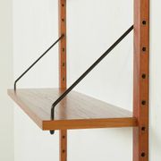 Un ensemble mural scandinave des années 70 avec un console et un miroir, Danemark.