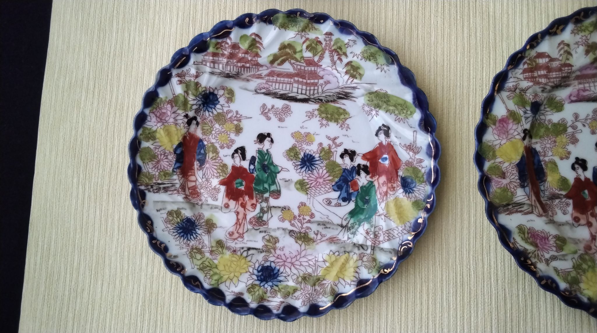 Set of 4 dessert plates made of Japanese porcelain