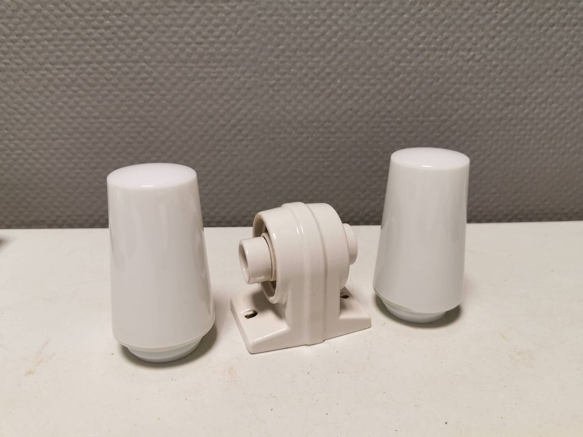 Bathroom/wall lamp designed by sigvard bernadotte for ifö sweden, model 6060. Estimated 1970-80s