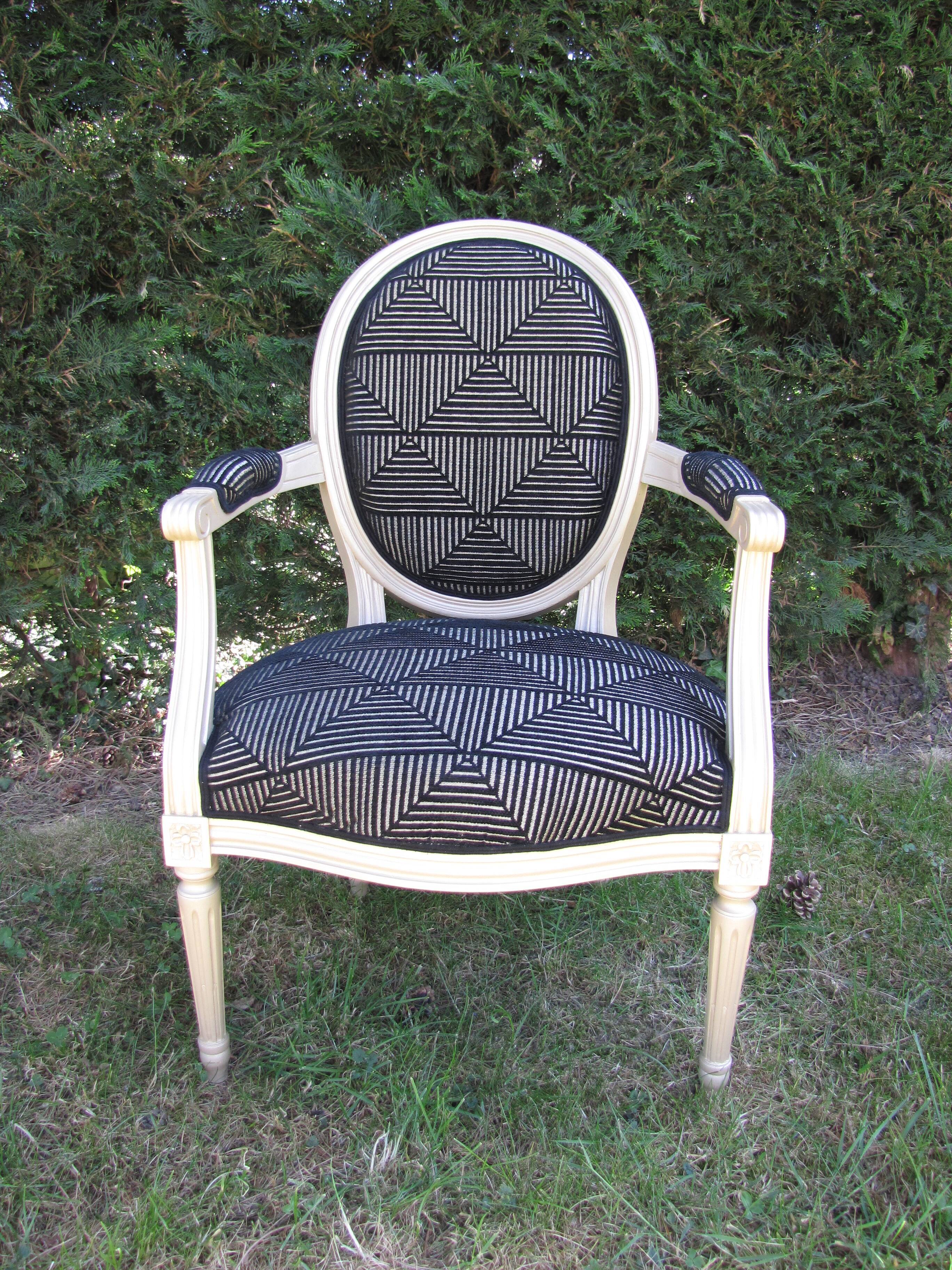 Fauteuil cabriolet style Louis XVI