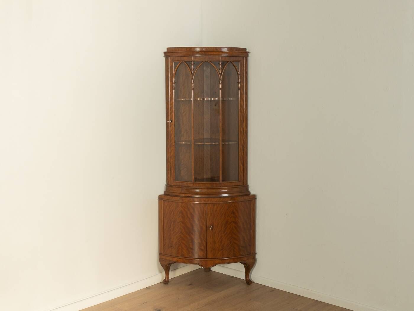 Classic English corner display cabinet in Georgian style from the 1920s