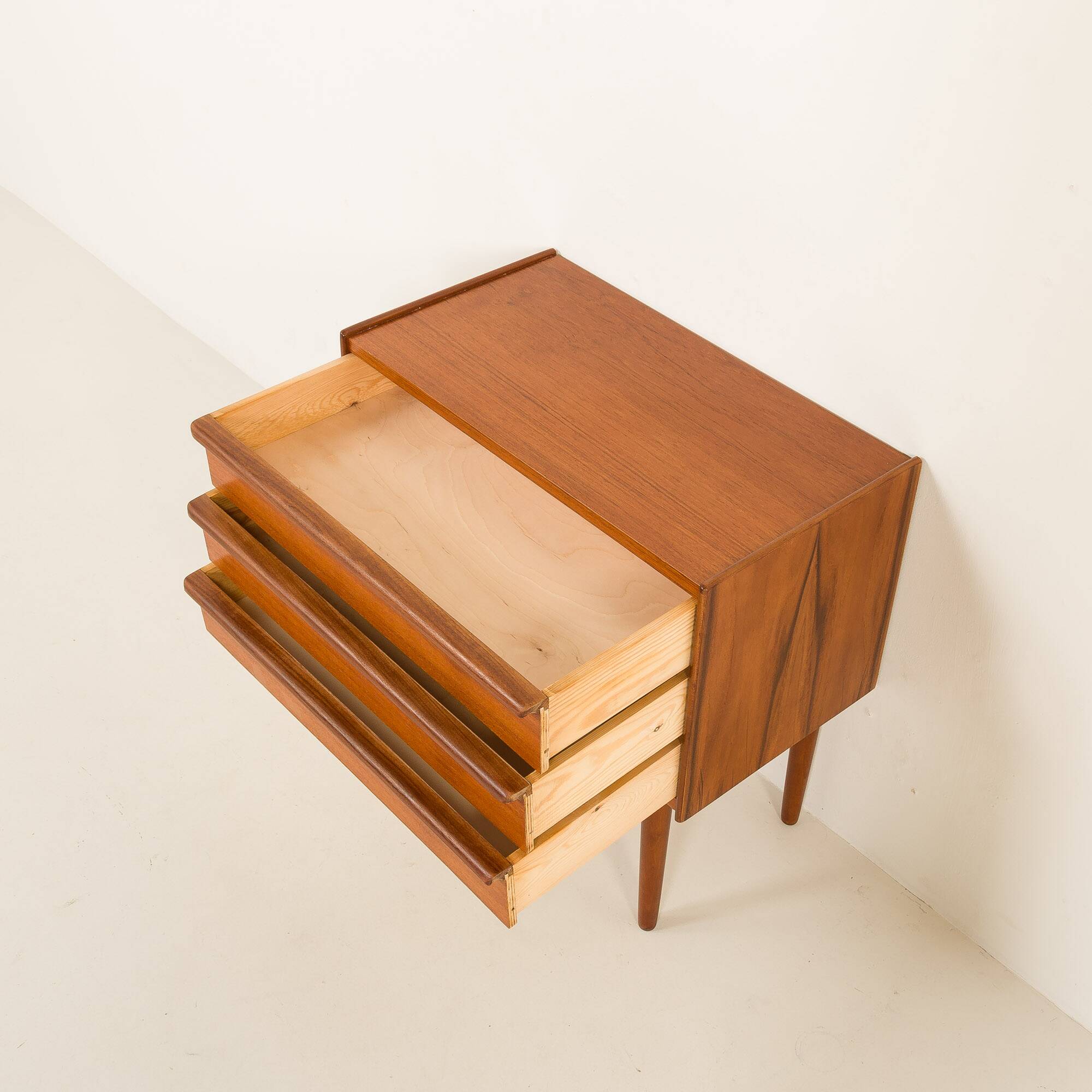 Small Danish chest of drawers in teak, 1960s