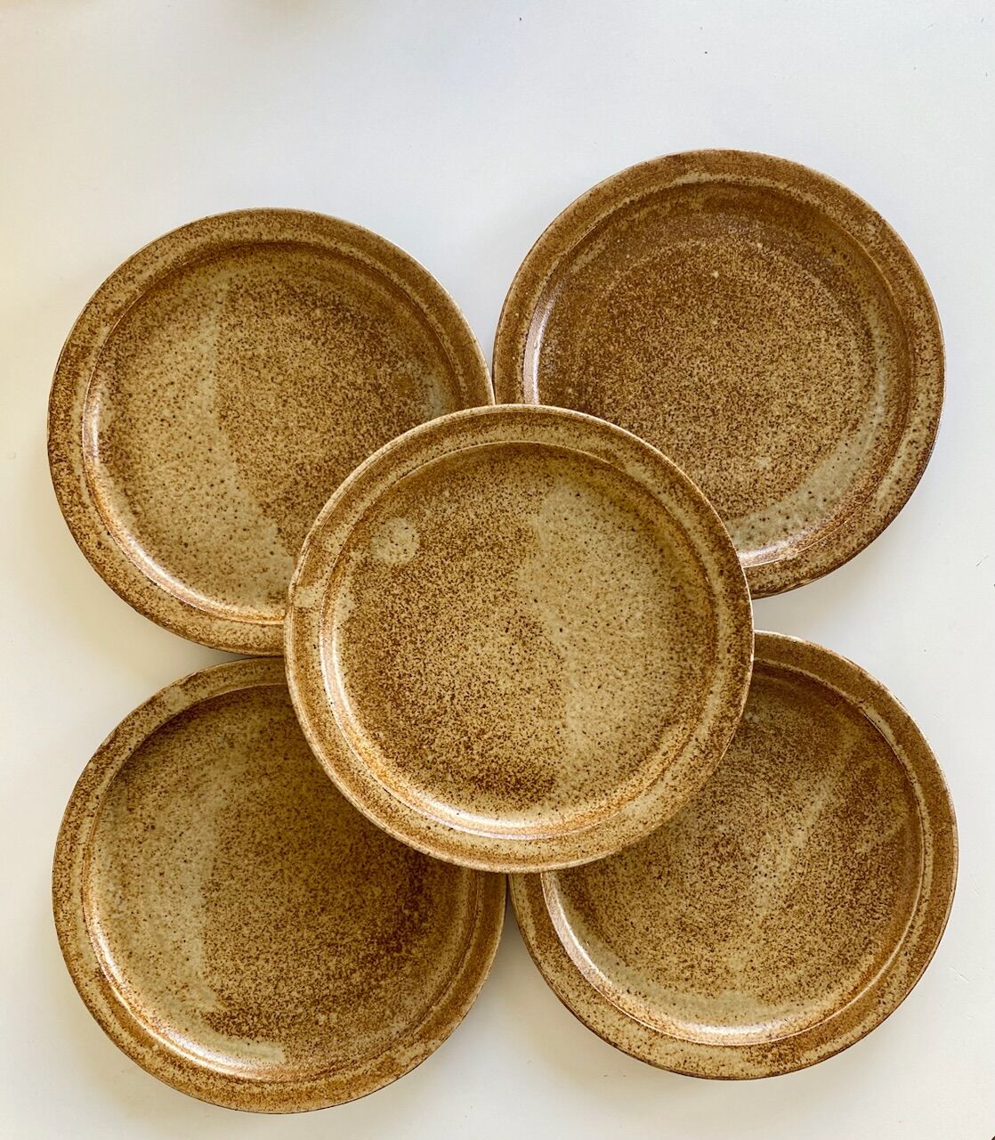 5 assiettes à dessert en grès