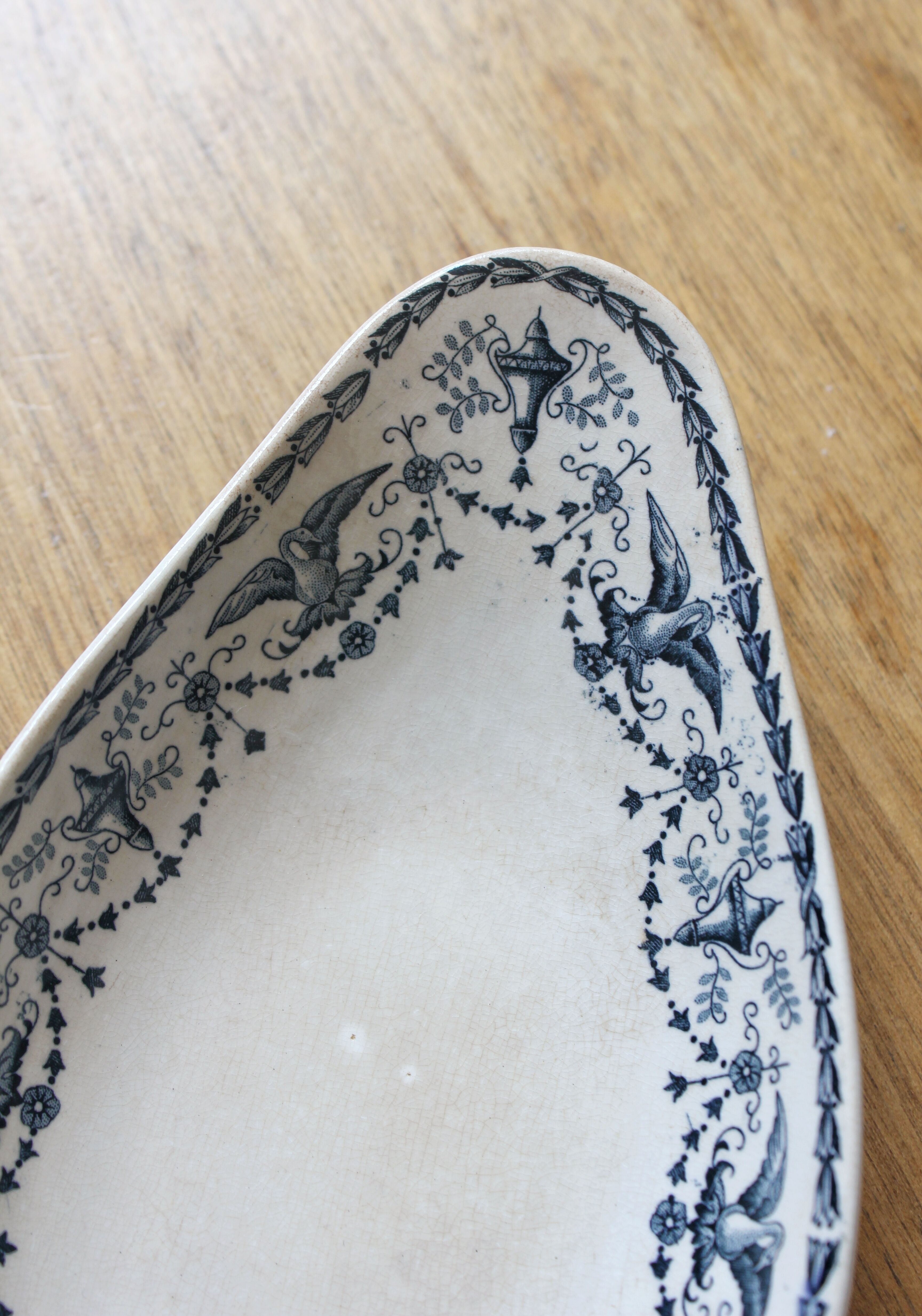 Flat dish in ironstone model "Primerose" Badonviller